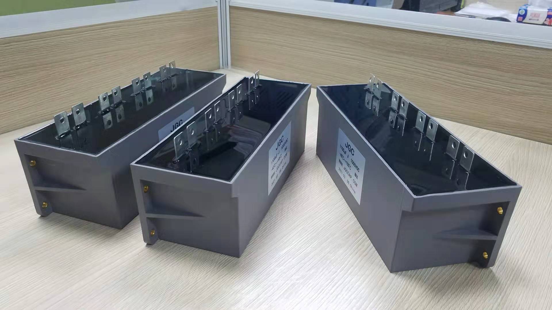 新能源汽車級(jí) DC-LINK電容研發(fā)成功準(zhǔn)備上市(圖2)